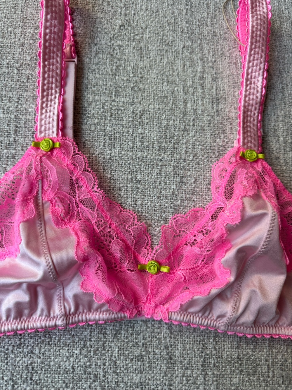 NWT Skims Stretch Satin Lace Pink Bralette Size S - Picture 2 of 6